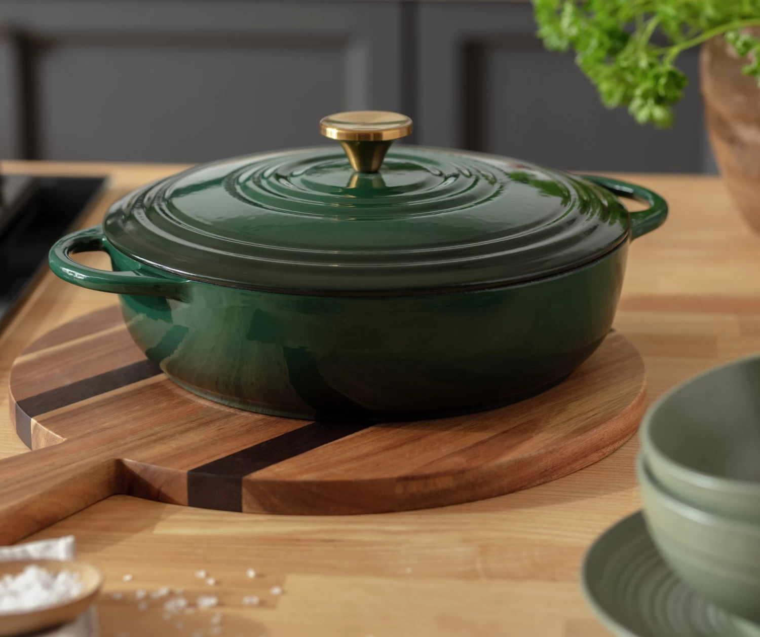 Habitat 4 Litre Cast Iron Casserole Dish - Green - Image 6