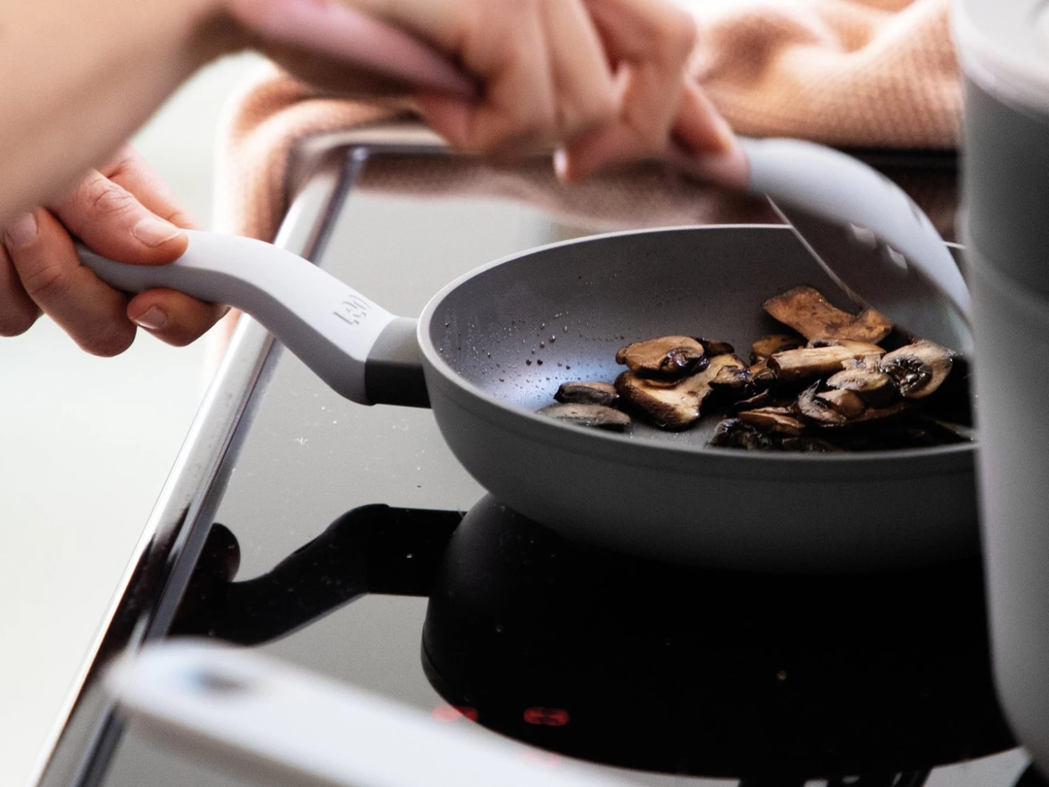 BergHOFF Leo 28cm Non Stick Frying Pan - Image 2