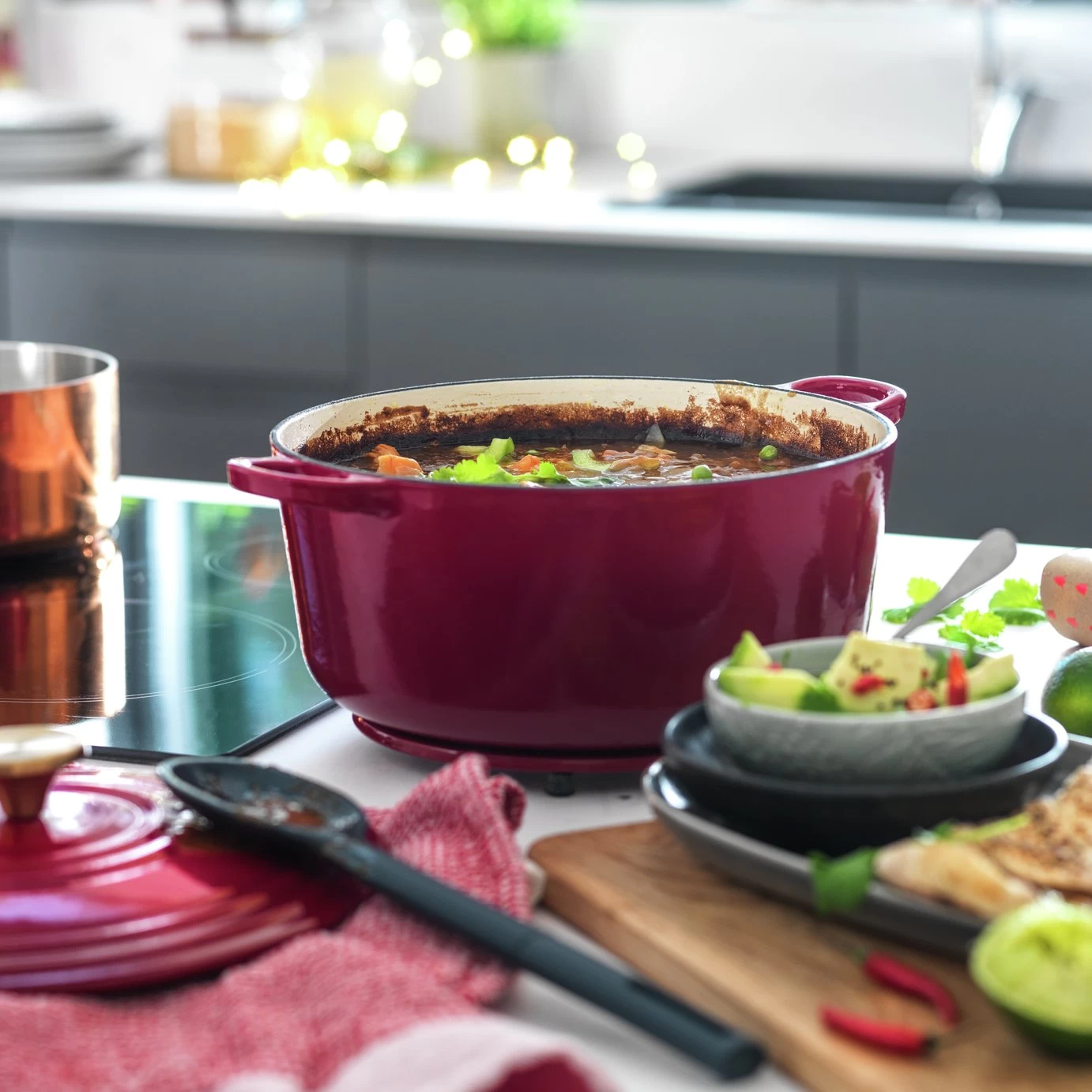 Habitat Country Manor 5.3 Litre Cast Iron Casserole Dish - Image 6